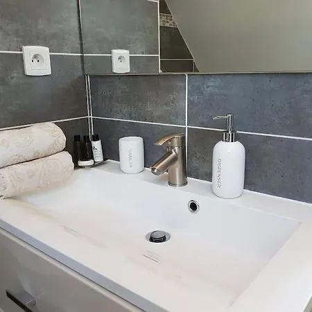 Apartment Adorable Petit Loft Clim Wifi Au Pied De La Cite